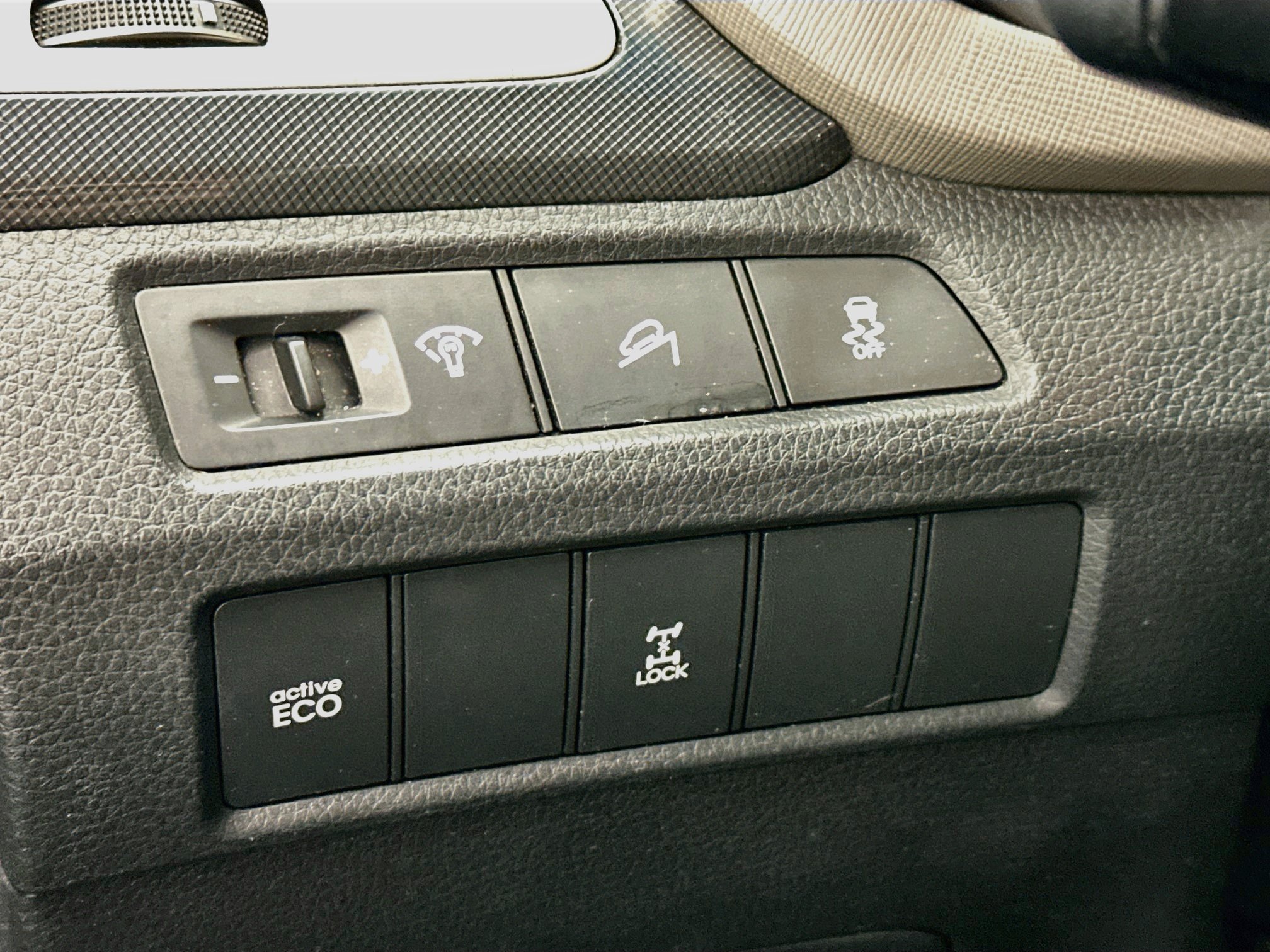 Used 2014 Hyundai Santa Fe Sport AWD/4WD image 17