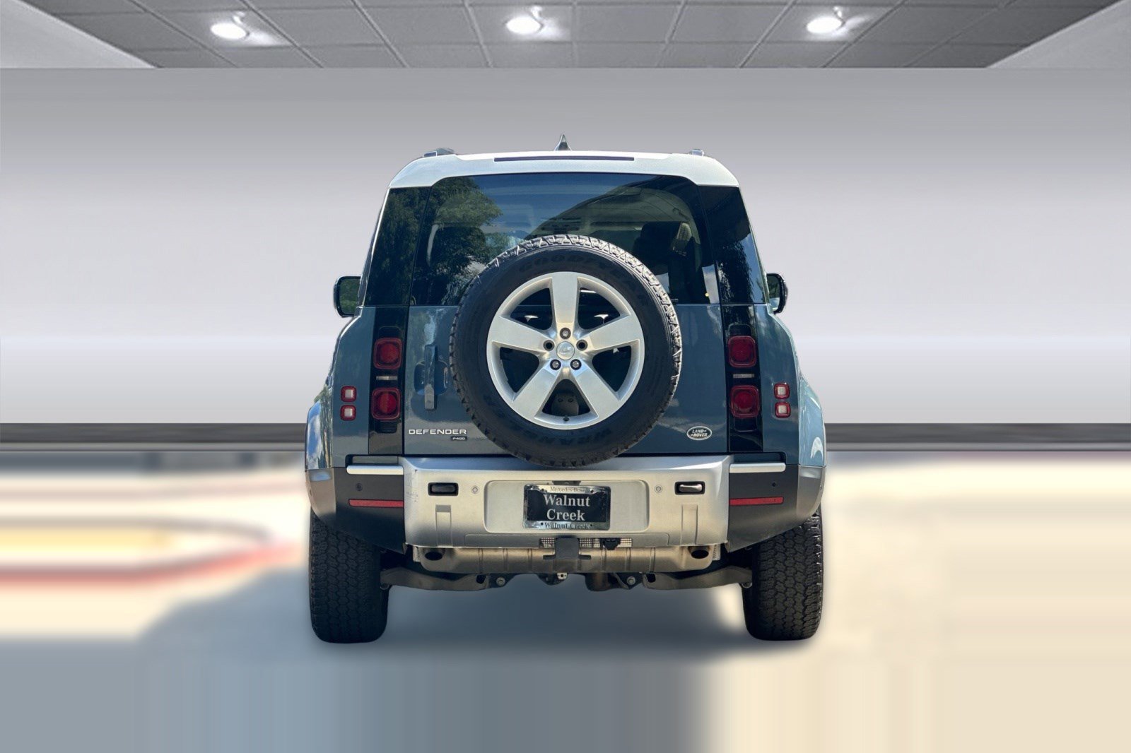 Used 2023 Land Rover Defender 110 SE AWD/4WD image 9