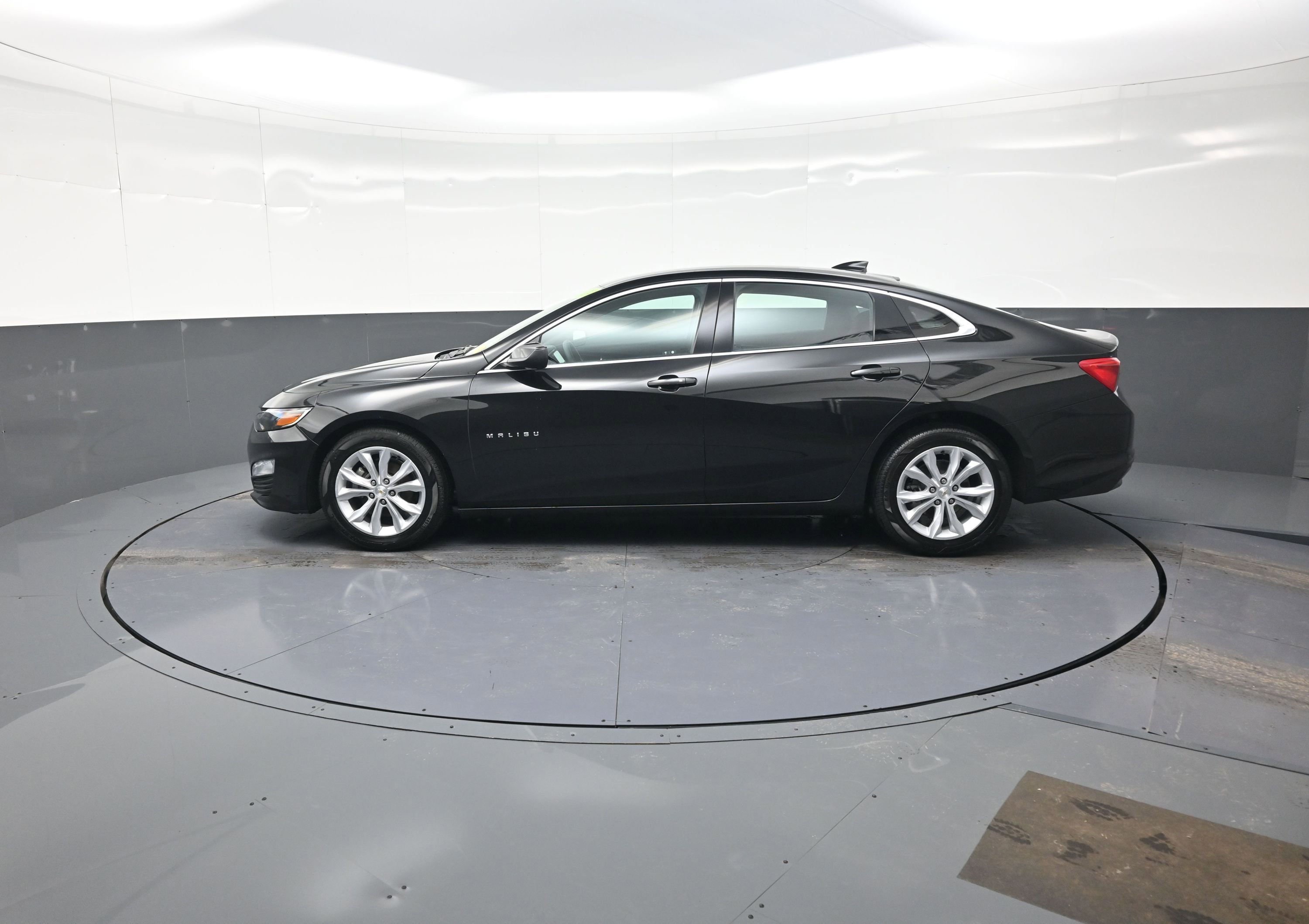 Used 2025 Chevrolet Malibu LT image 6