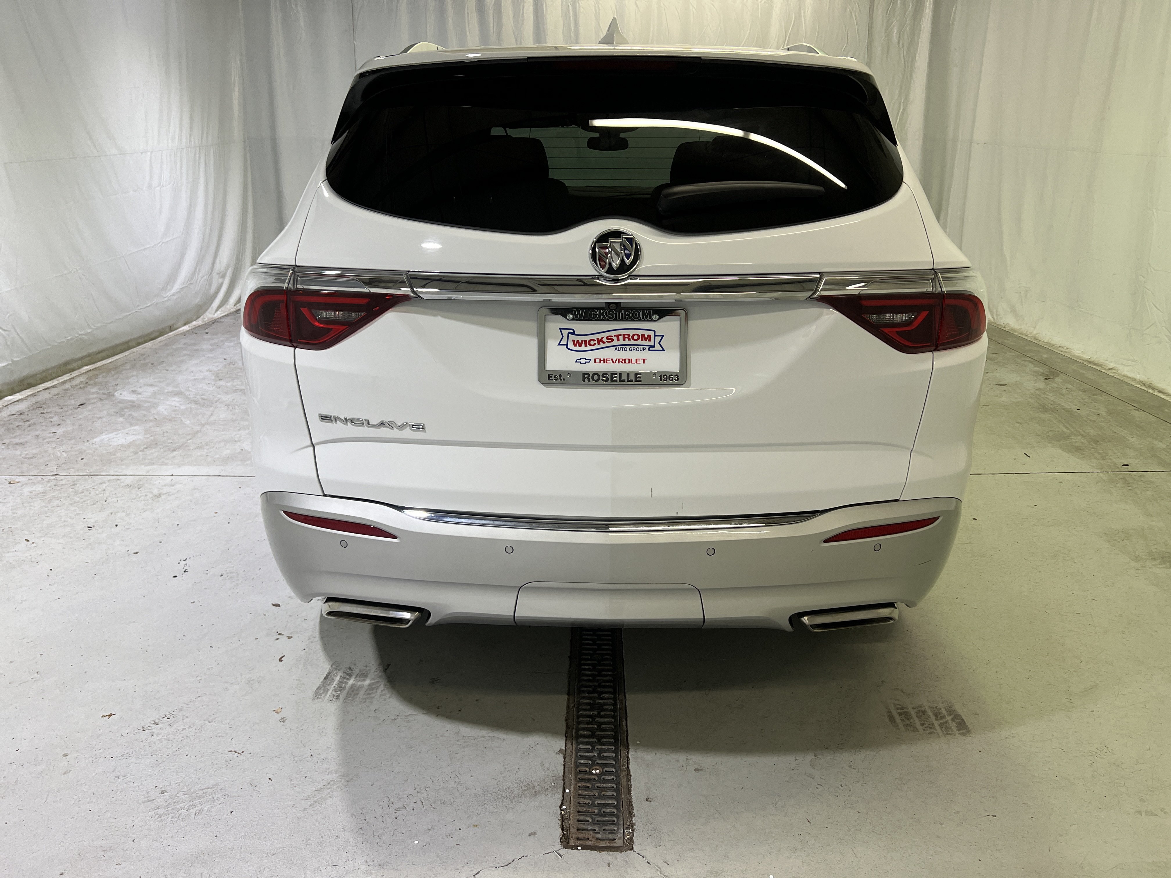 Certified 2023 Buick Enclave Essence w/ Experience Buick Package FWD image 9