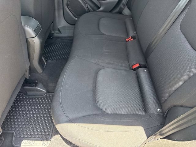 Used 2023 Jeep Renegade Latitude AWD/4WD image 10