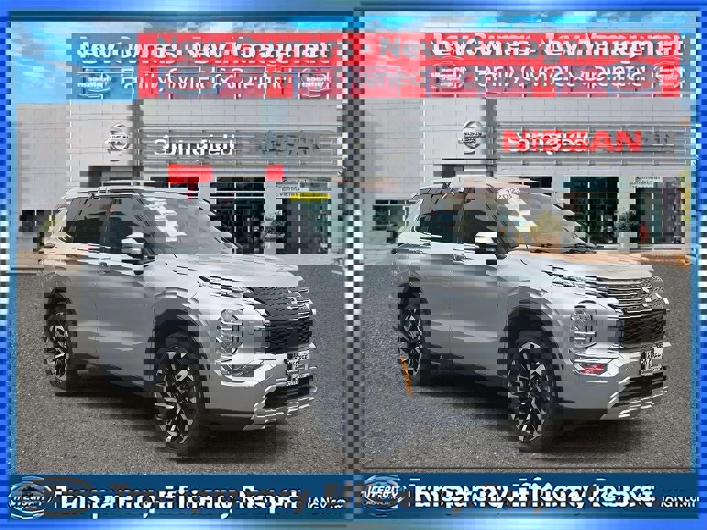 Used 2023 Mitsubishi Outlander SE image 1
