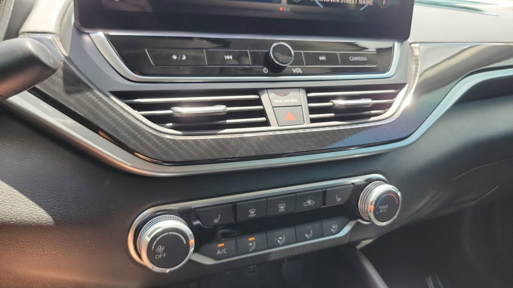 Used 2024 Nissan Altima 2.5 SR w/ SR Premium Package FWD image 17