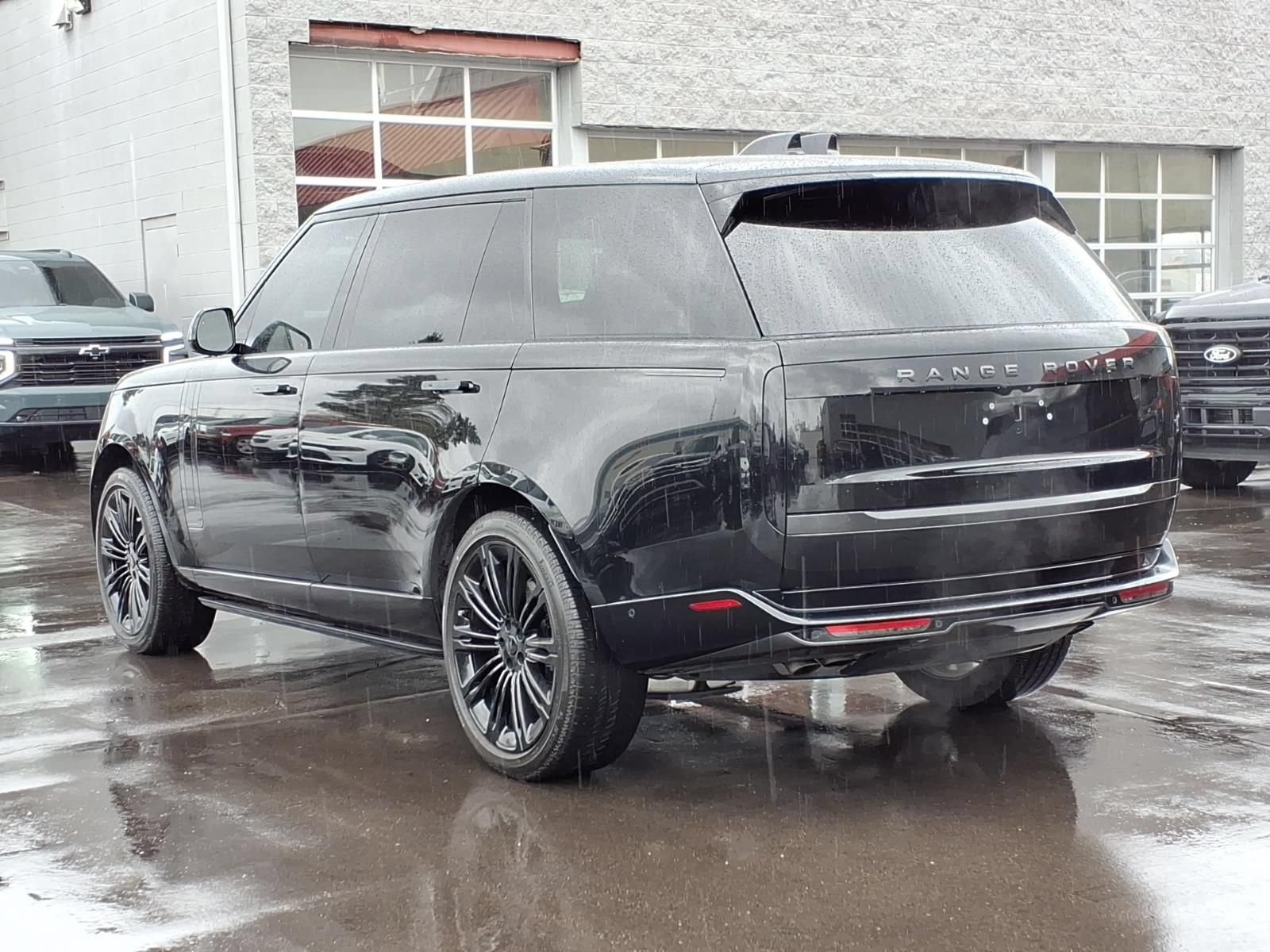Used 2026 Land Rover Range Rover Long Wheelbase Autobiography AWD/4WD image 3