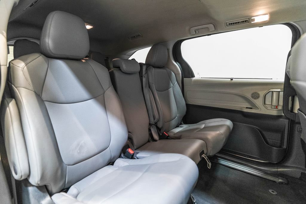 Certified 2024 Toyota Sienna XLE FWD image 34
