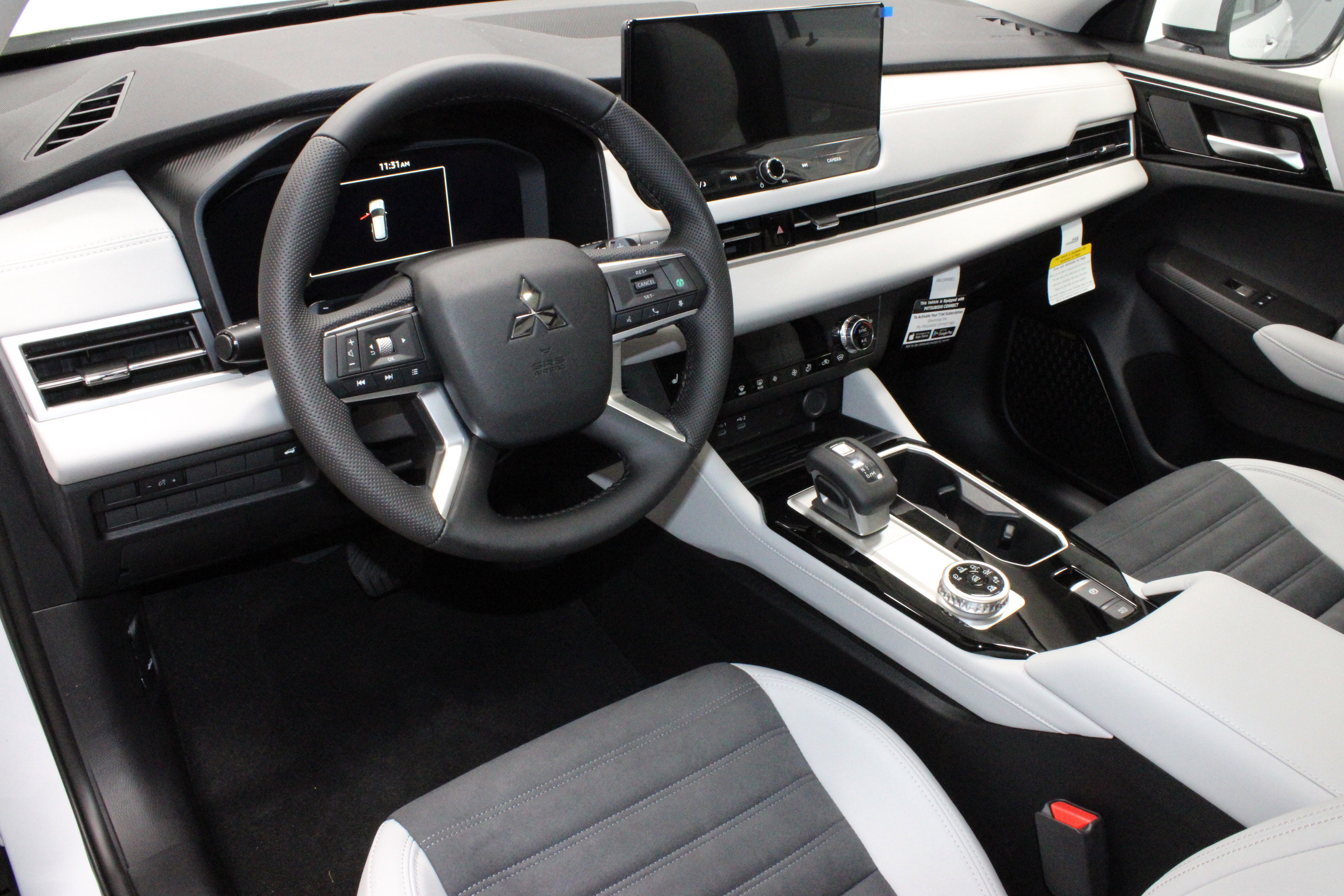 New 2025 Mitsubishi Outlander SE image 17