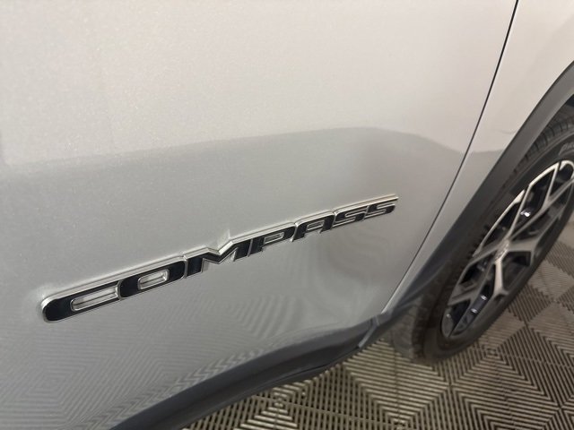 Certified 2024 Jeep Compass Limited image 33