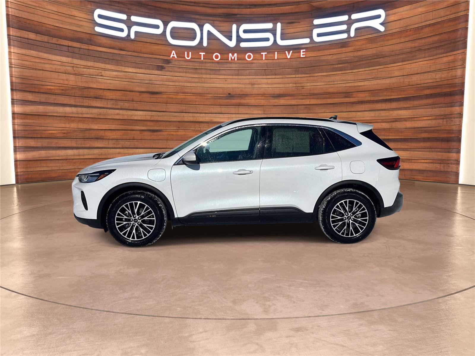 Used 2024 Ford Escape SE image 2