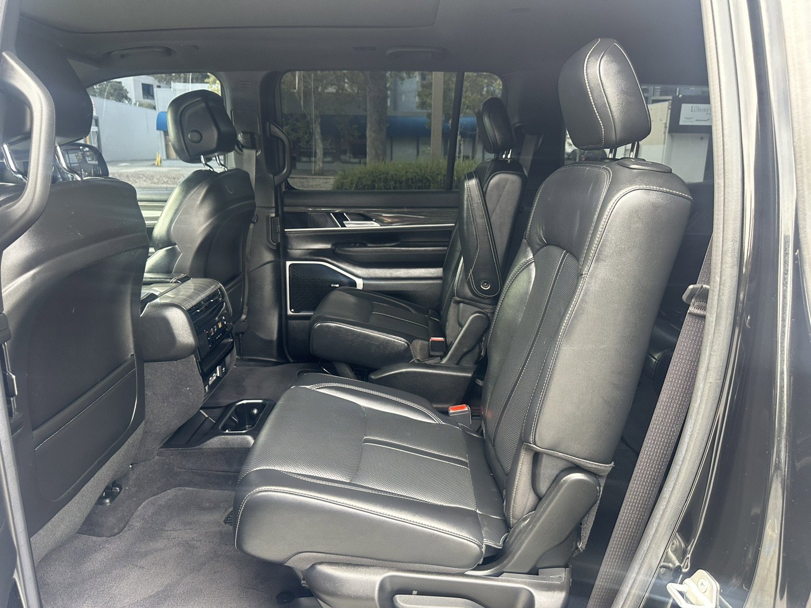 Used 2022 Jeep Wagoneer Series III w/ Premium Group I image 25