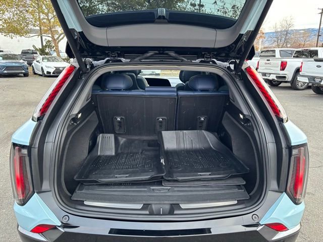 Used 2025 Cadillac Optiq Sport 2 image 43