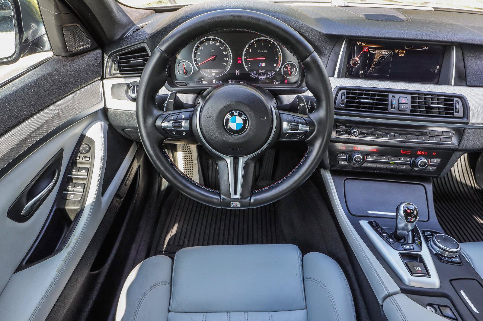 Used 2015 BMW M5 RWD image 27