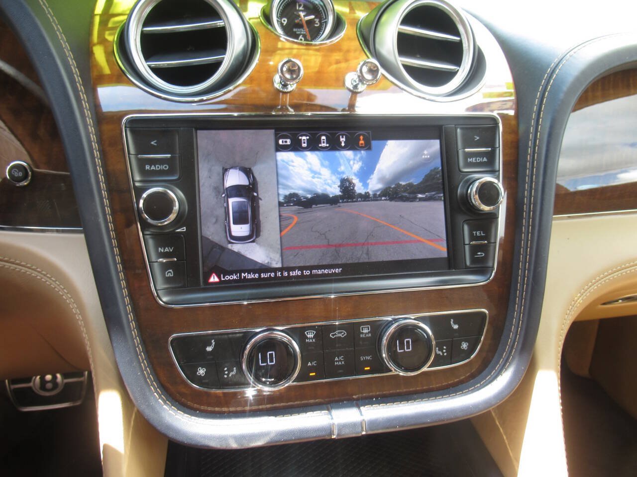 Used 2018 Bentley Bentayga AWD/4WD image 31