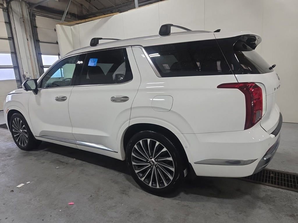 Used 2023 Hyundai Palisade Calligraphy image 3