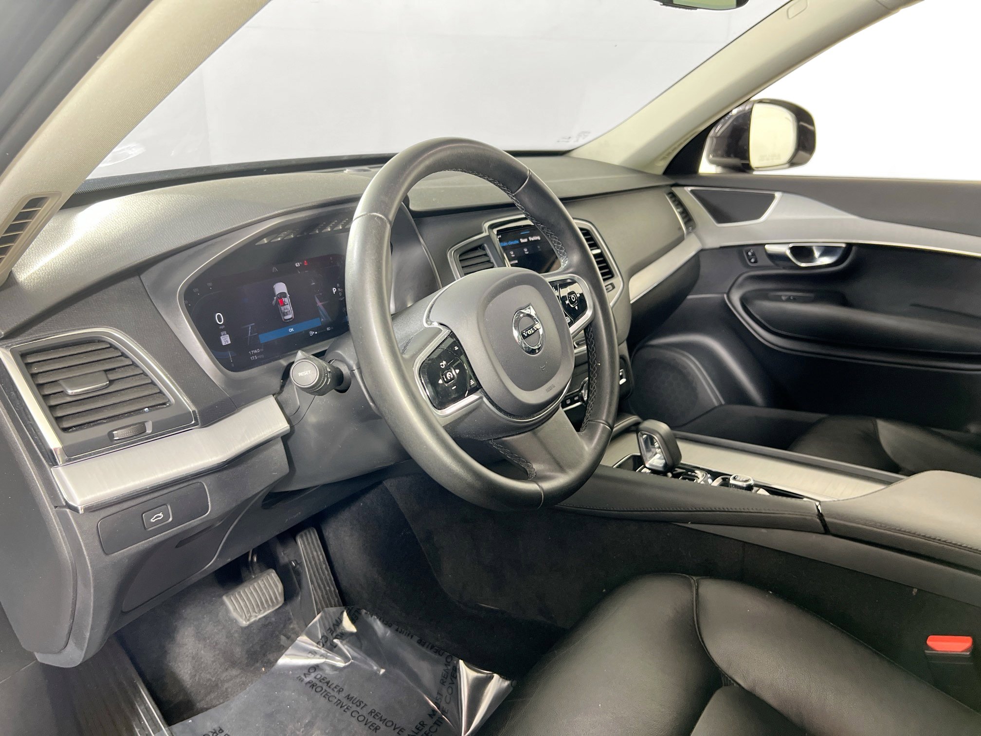 Used 2023 Volvo XC90 B5 Core w/ Protection Package Premier image 9