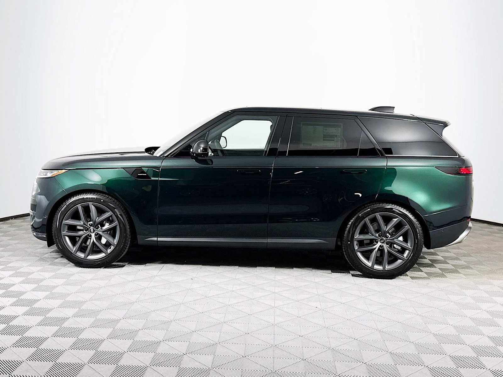 New 2025 Land Rover Range Rover Sport SE image 8