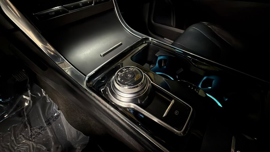 Used 2019 Ford Edge Titanium w/ Cold Weather Package image 17