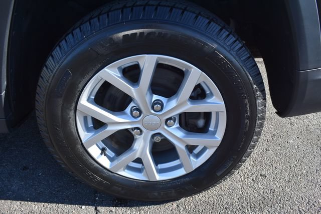 Used 2023 Jeep Grand Cherokee L Limited AWD/4WD image 53