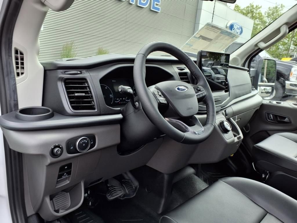 New 2023 Ford E-Transit image 27