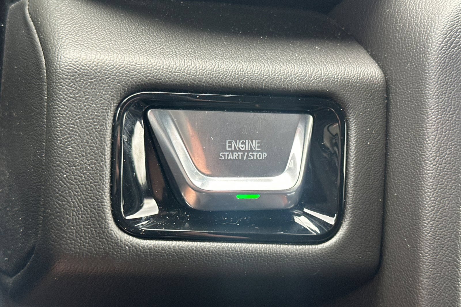 Used 2025 GMC Yukon XL Denali AWD/4WD image 33