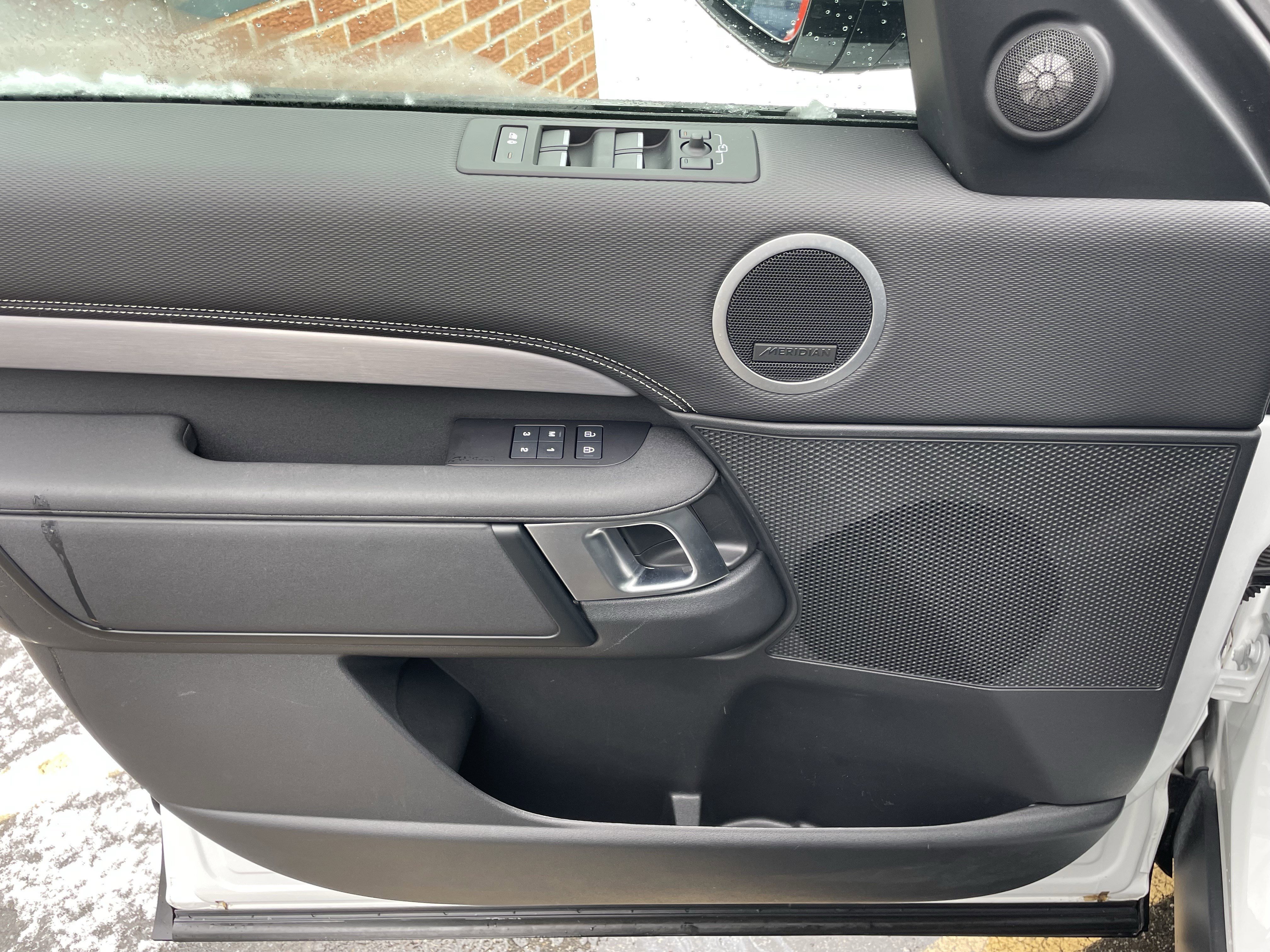 Certified 2024 Land Rover Discovery Dynamic SE image 12