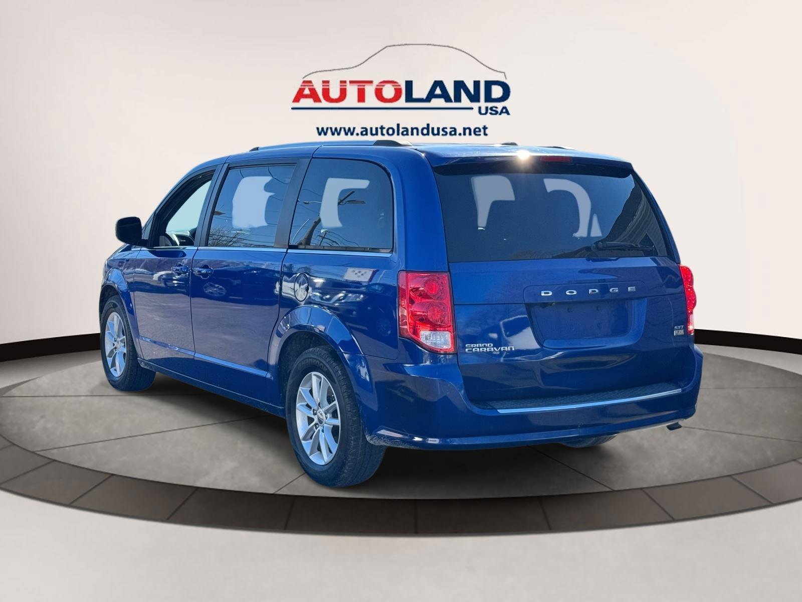 Used 2019 Dodge Grand Caravan SXT image 5