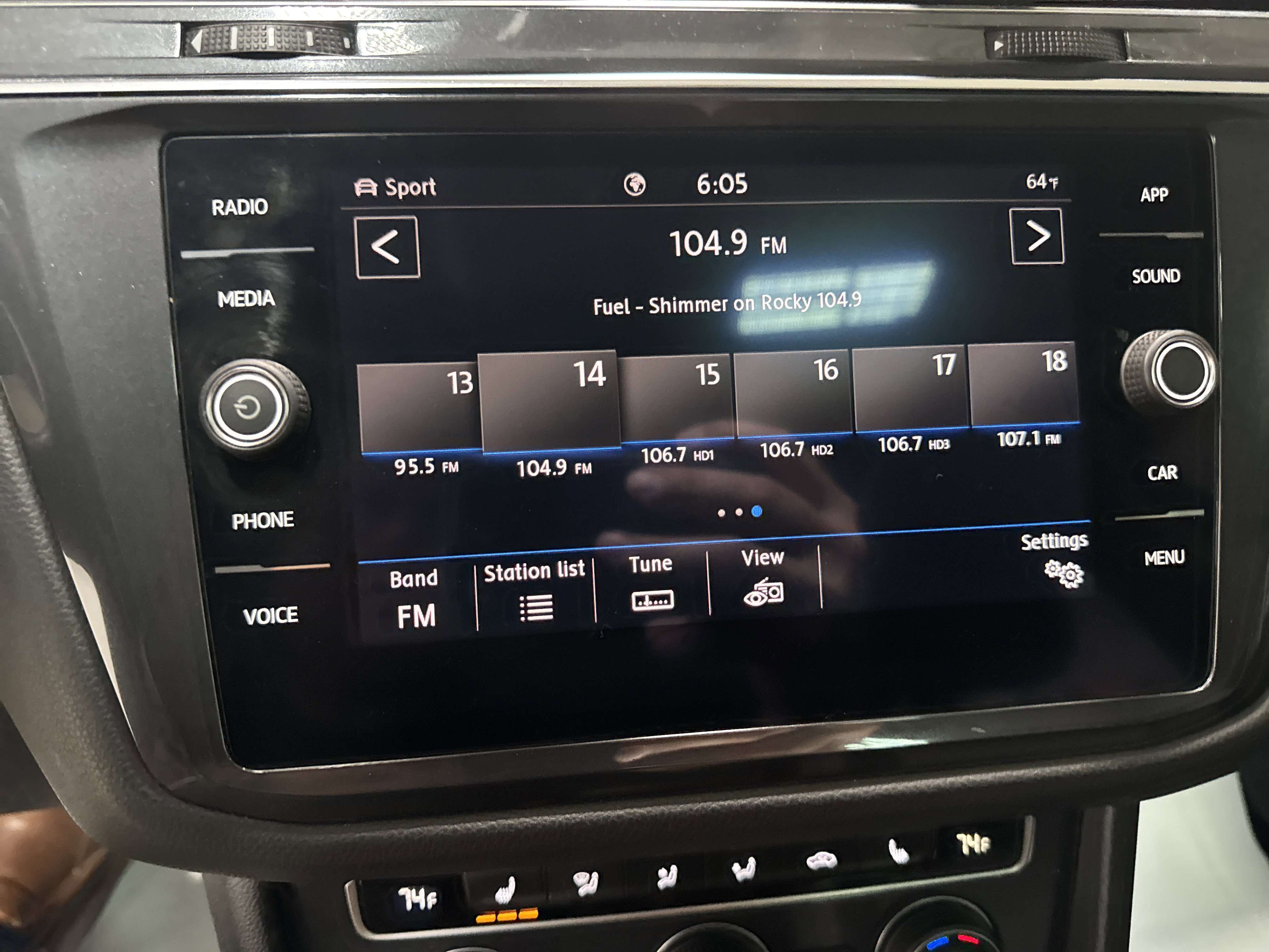 Used 2020 Volkswagen Tiguan SE w/ Panoramic Sunroof Package image 24