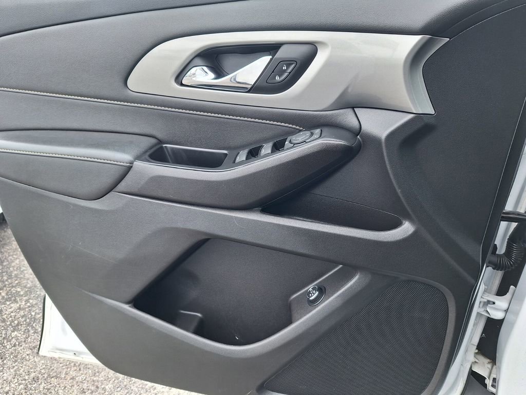 Used 2023 Chevrolet Traverse LT image 20