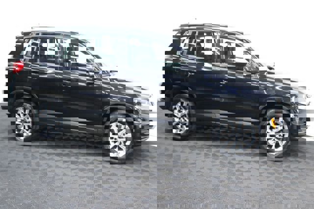 Used 2017 Volkswagen Tiguan Limited w/ Alloy Wheels Package image 4