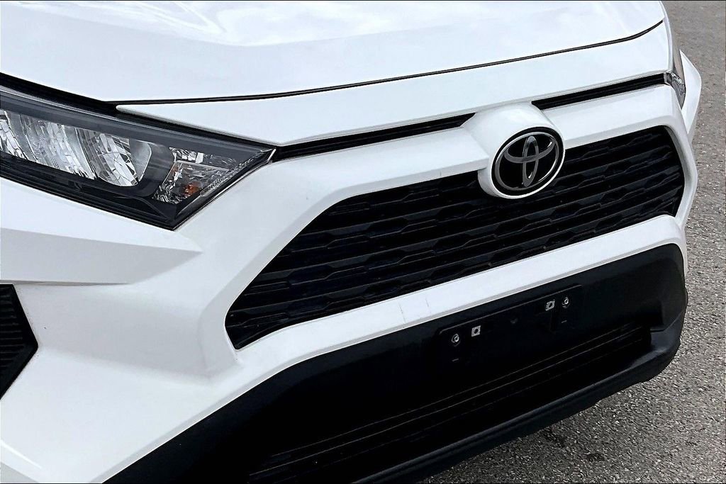 Used 2021 Toyota RAV4 LE image 26