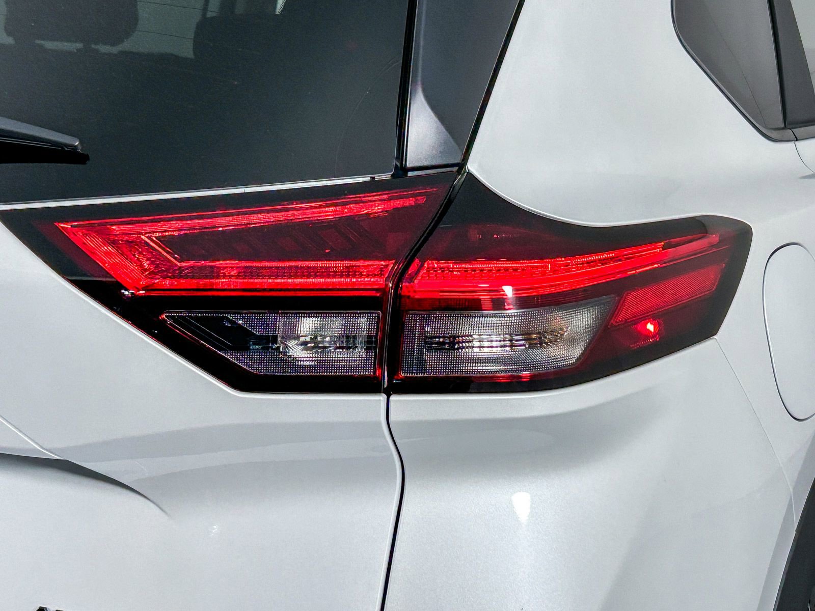 Certified 2025 Nissan Rogue SV image 9