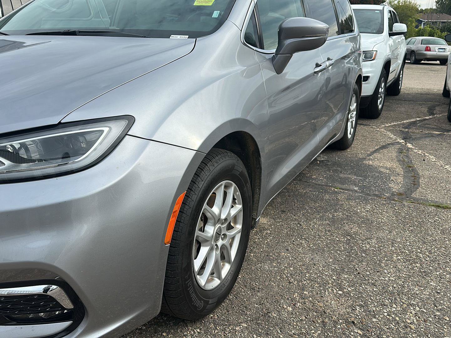 Used 2021 Chrysler Pacifica Touring-L FWD image 18