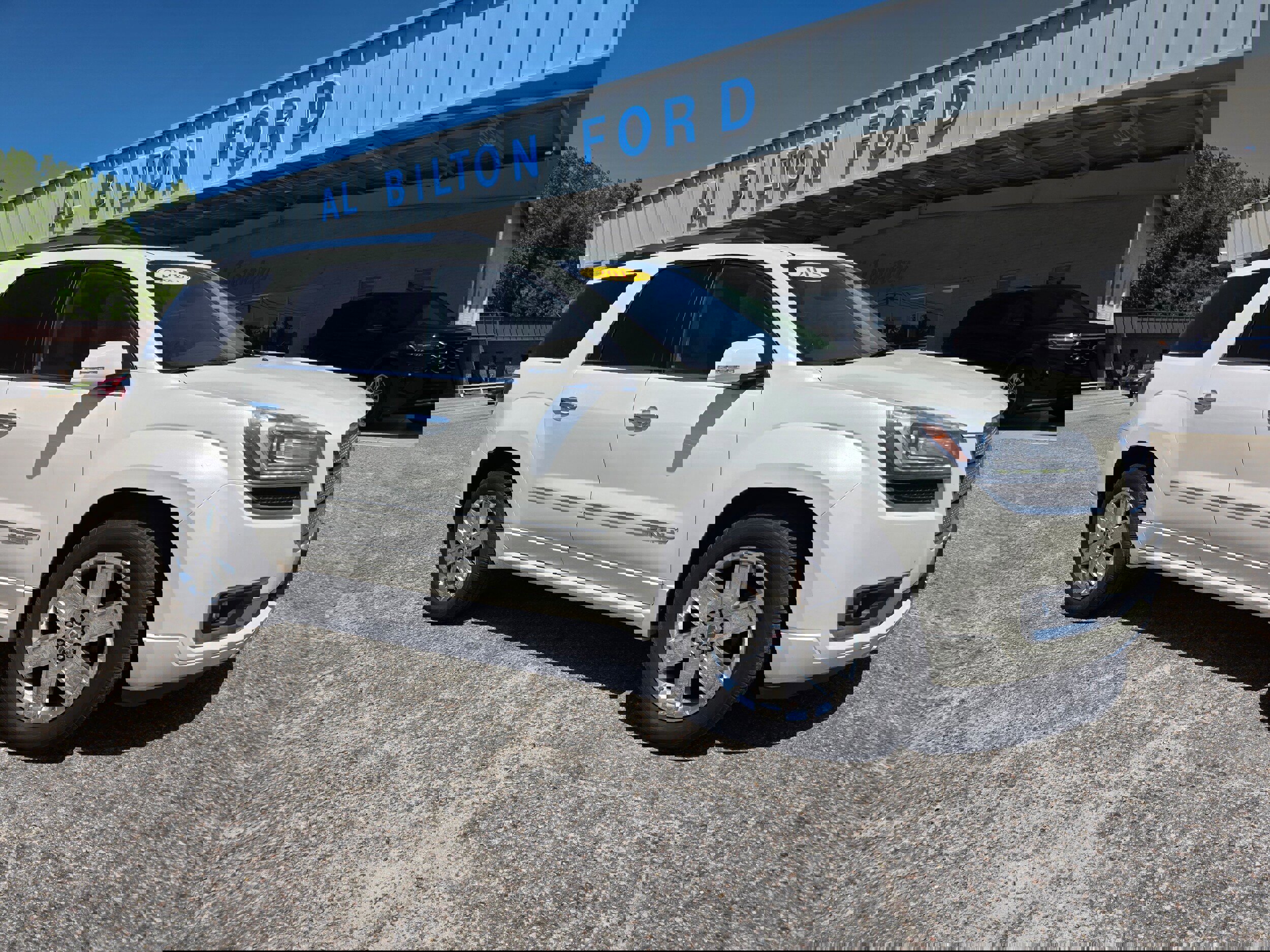 Used 2015 GMC Acadia Denali image 2