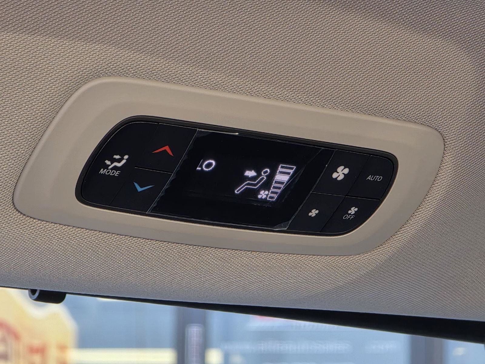 Used 2024 Chrysler Pacifica Touring-L FWD image 34