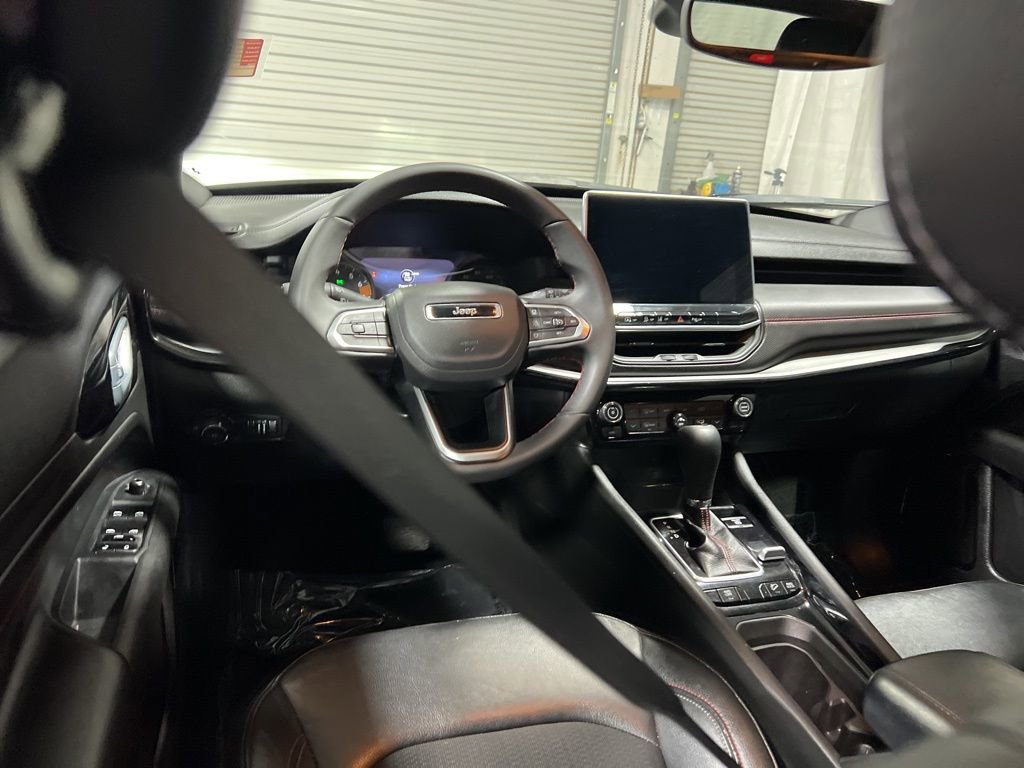 Used 2025 Jeep Compass Trailhawk image 21