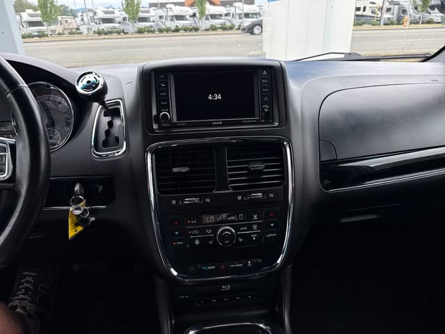 Used 2016 Dodge Grand Caravan SXT FWD image 21