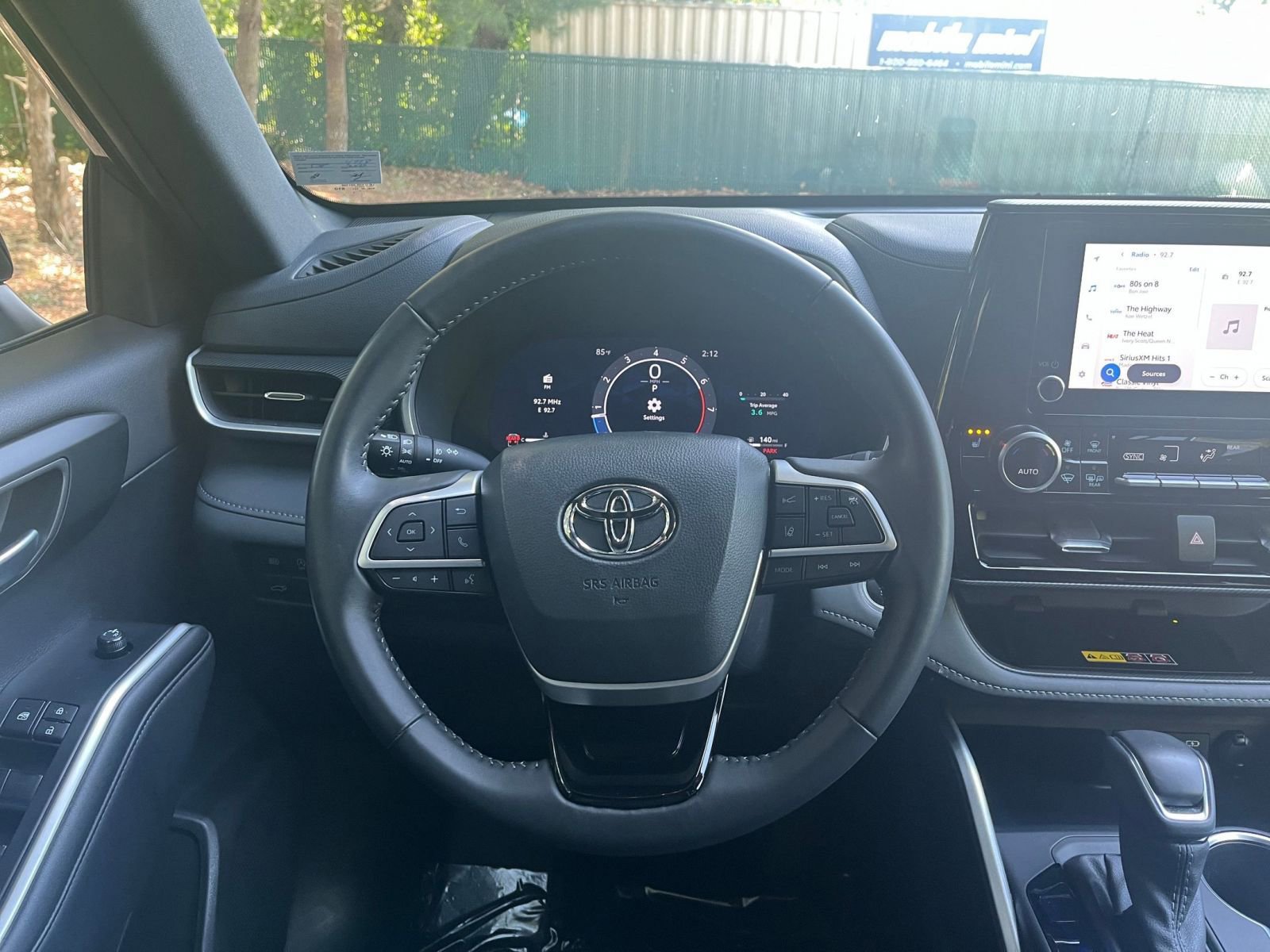 Used 2025 Toyota Highlander XSE AWD/4WD image 36