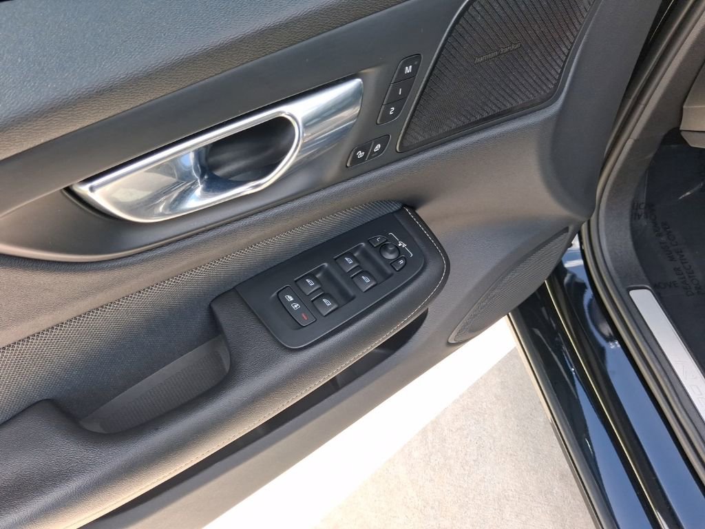 Used 2019 Volvo S60 T6 R-Design image 16