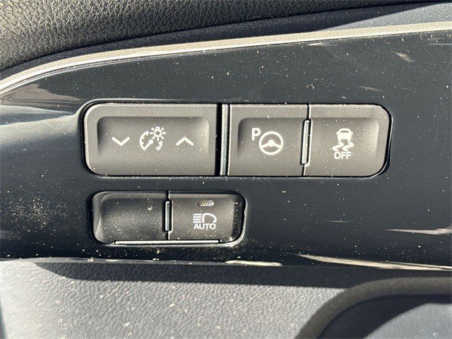 Used 2022 Toyota Prius LE image 36