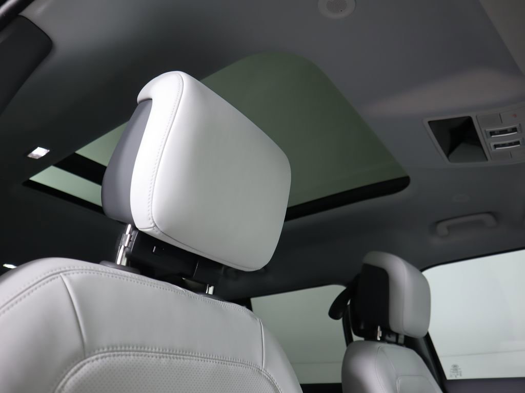 New 2026 Land Rover Defender 110 S image 18