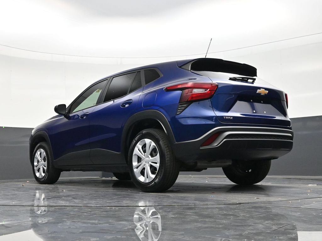 Used 2024 Chevrolet Trax LS FWD image 23