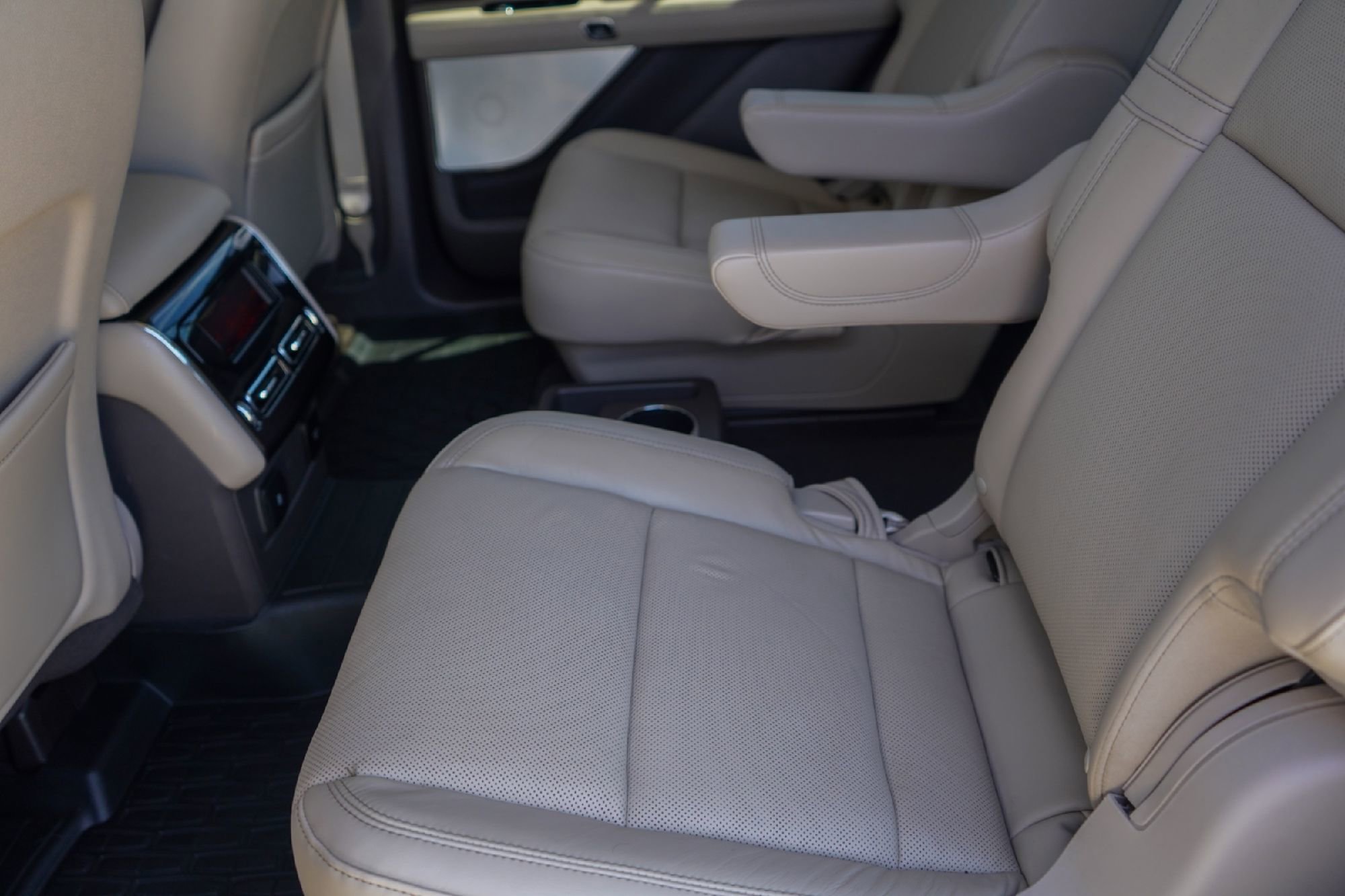 Used 2020 Lincoln Aviator Reserve w/ Equipment Group 202A image 26