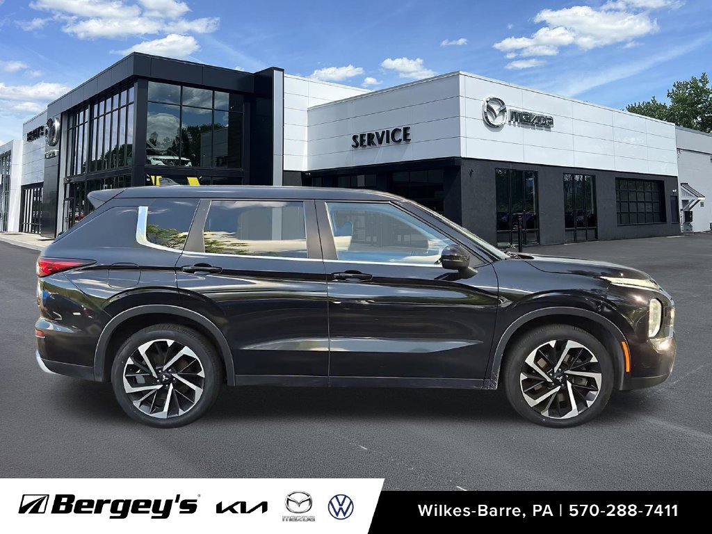 Used 2023 Mitsubishi Outlander SE AWD/4WD image 14