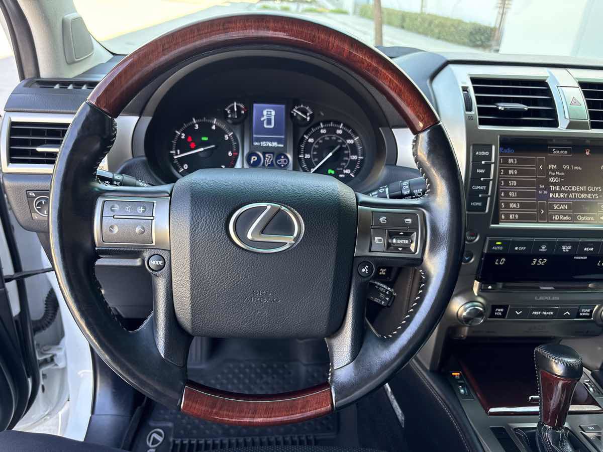 Used 2015 Lexus GX 460 Luxury w/ Preferred Accessory Package AWD/4WD image 24