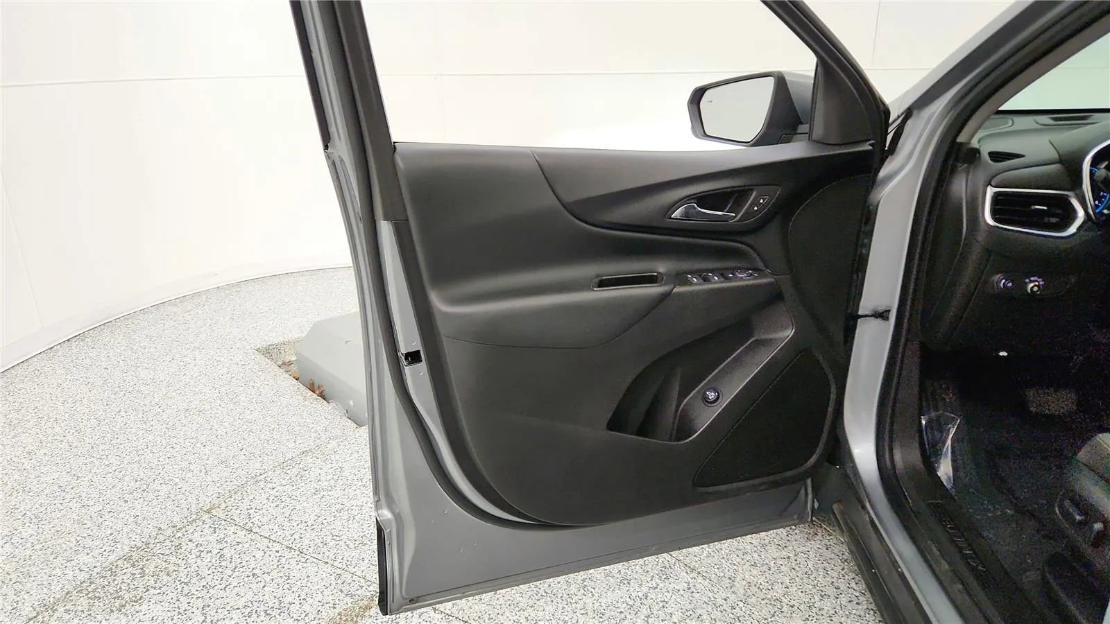 Used 2024 Chevrolet Equinox LT w/ LPO, Floor Liner Package image 32