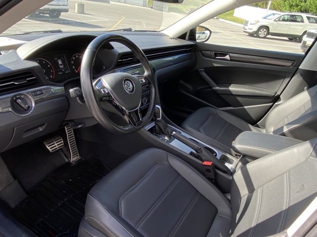 Used 2020 Volkswagen Passat 2.0T R-Line image 13