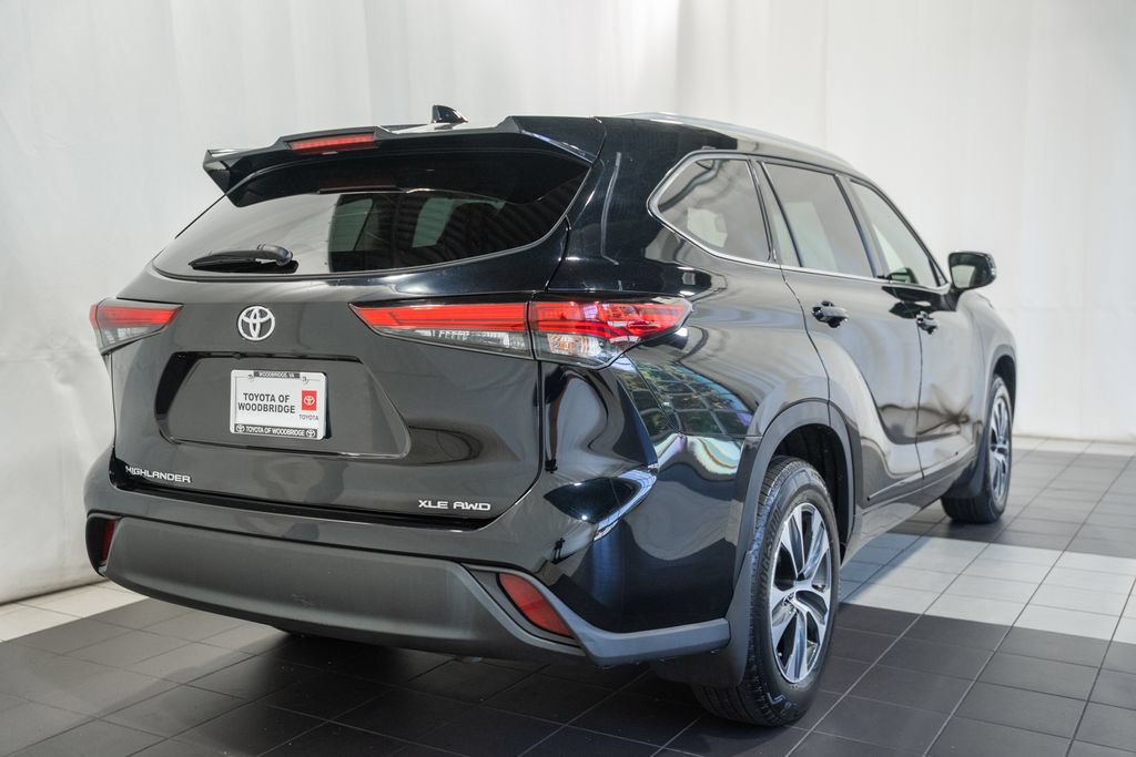 Used 2022 Toyota Highlander XLE AWD/4WD image 4