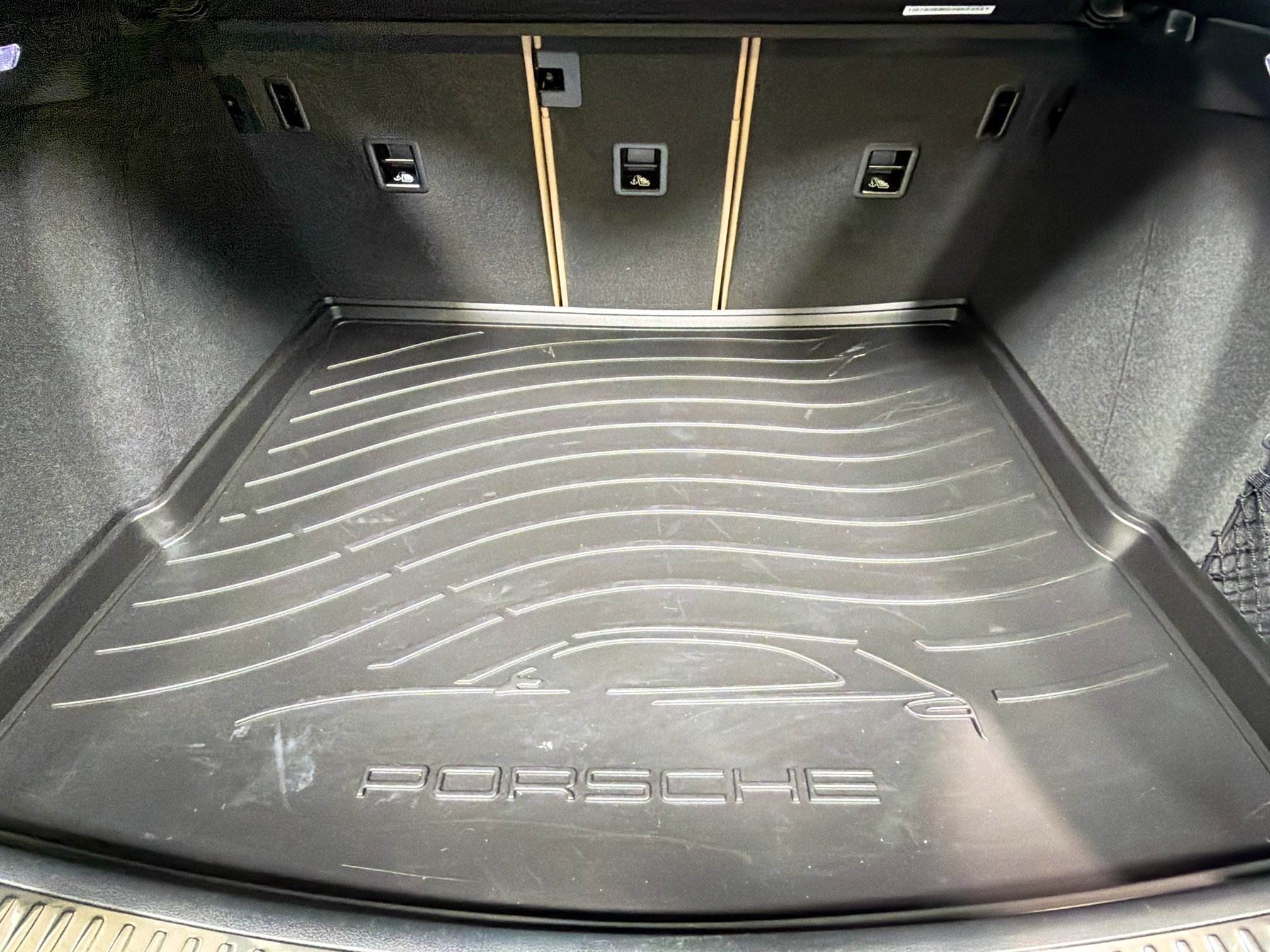 Certified 2025 Porsche Macan image 13