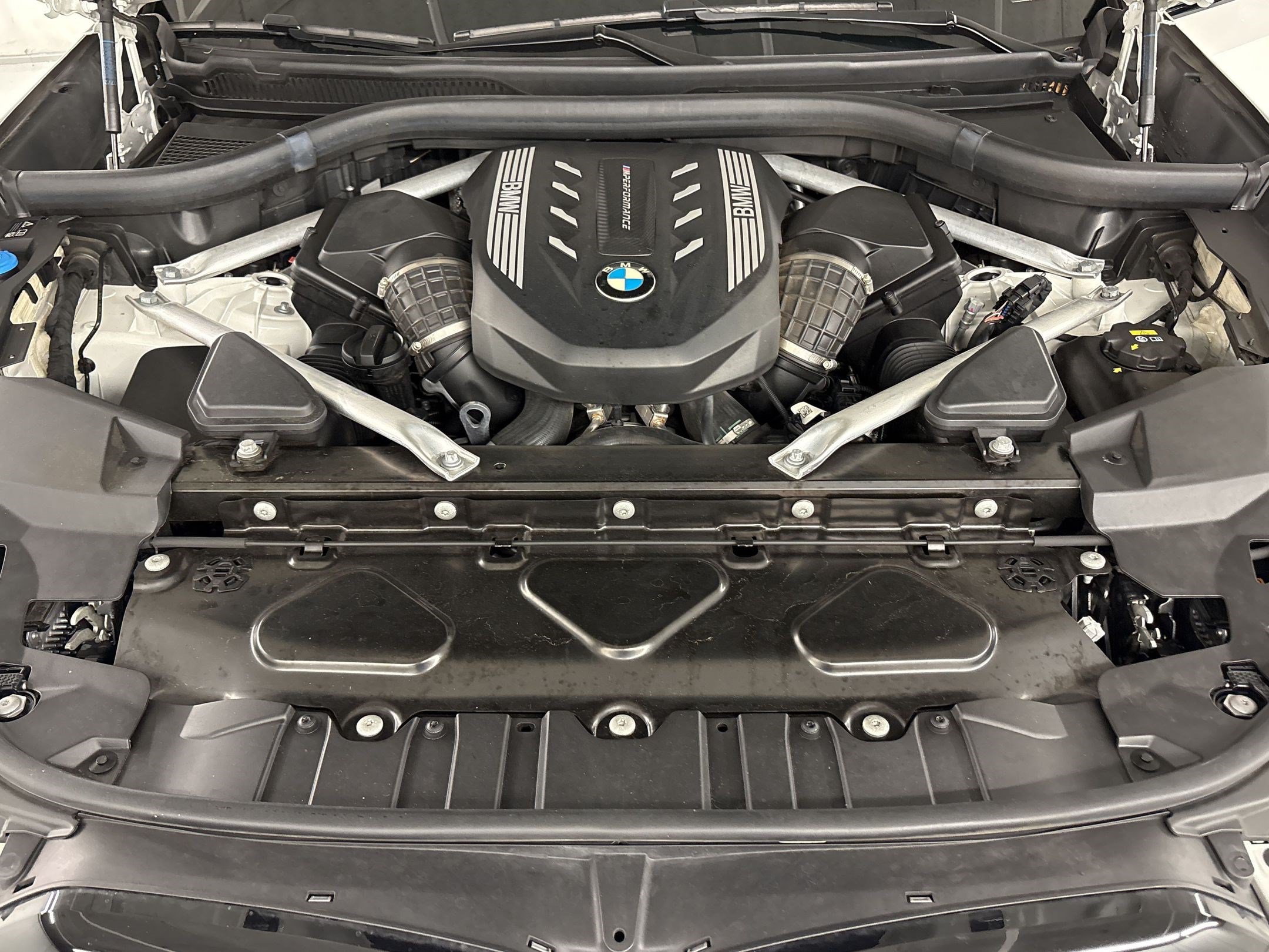 Used 2022 BMW X6 M50i w/ Executive Package AWD/4WD image 32