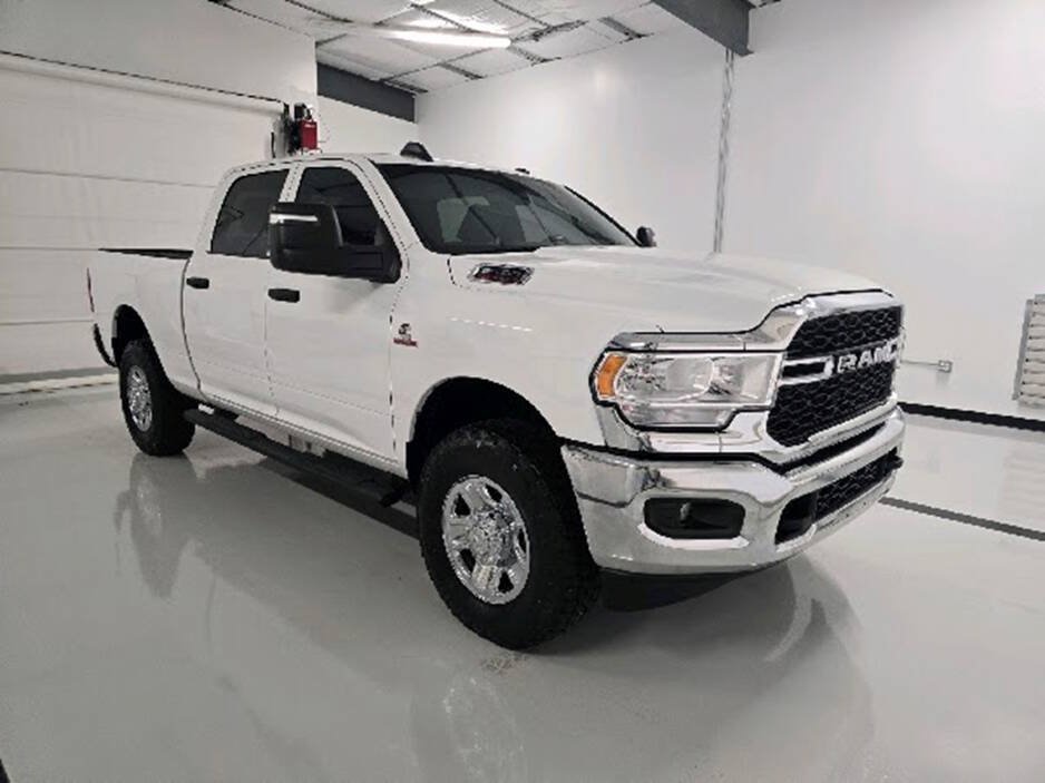 Used 2024 RAM 2500 Tradesman w/ Chrome Appearance Group AWD/4WD image 3