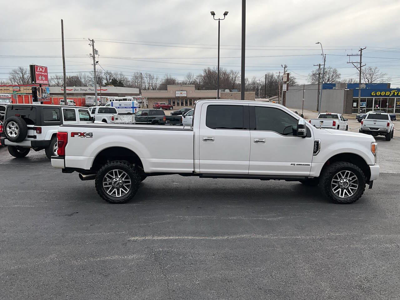 Used 2017 Ford F350 Platinum w/ Platinum Ultimate Package image 6